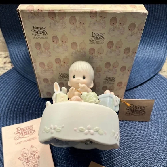 Precious moments baby first bundle lot figurines ensco babies - Picture 9 of 10